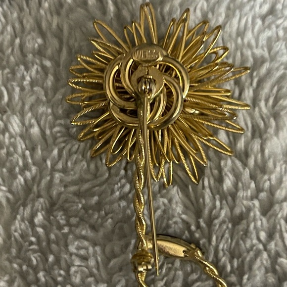 Vintage Albert Weiss made in Germany 1940’s-1950’s’s ruby red flower brooch . - Picture 8 of 8